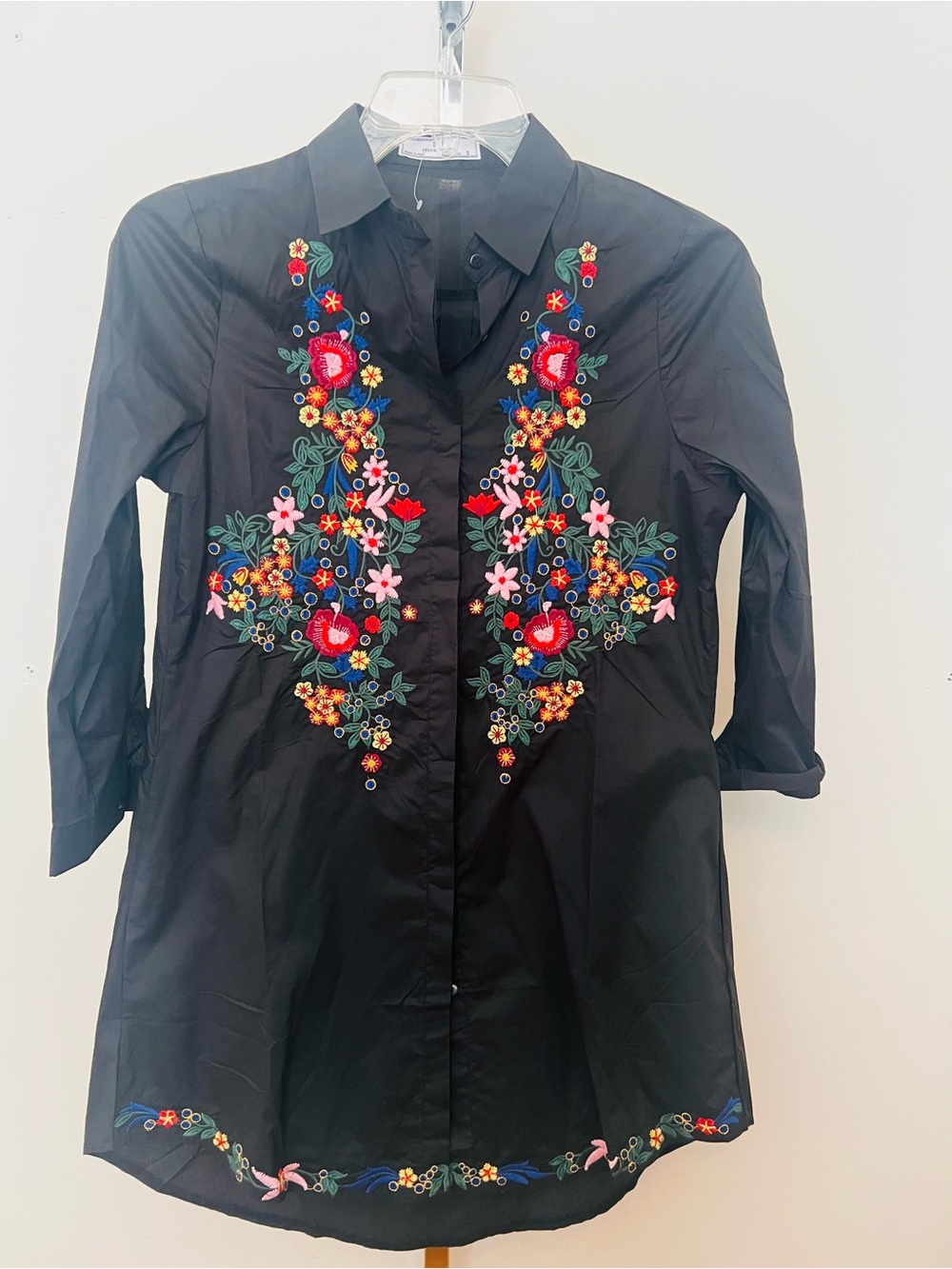 Black Embroidered Floral Button-Up Tunic - Picture 2 of 5